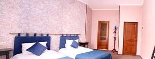 Гостиница Маленький Париж Краснодар Двухместный номер Делюкс с 1 кроватью или 2 отдельными кроватями и балконом-2